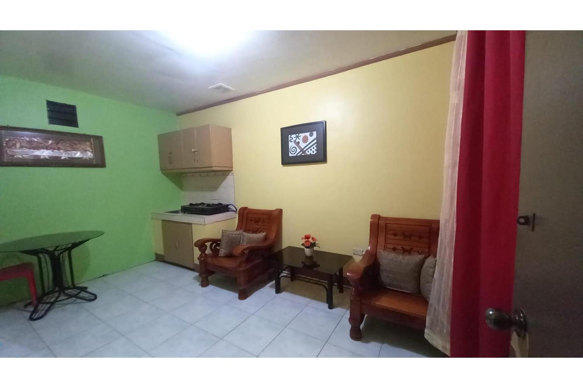 Oyo 1048 Jomckayl Apartelle Naga  Bagian luar foto