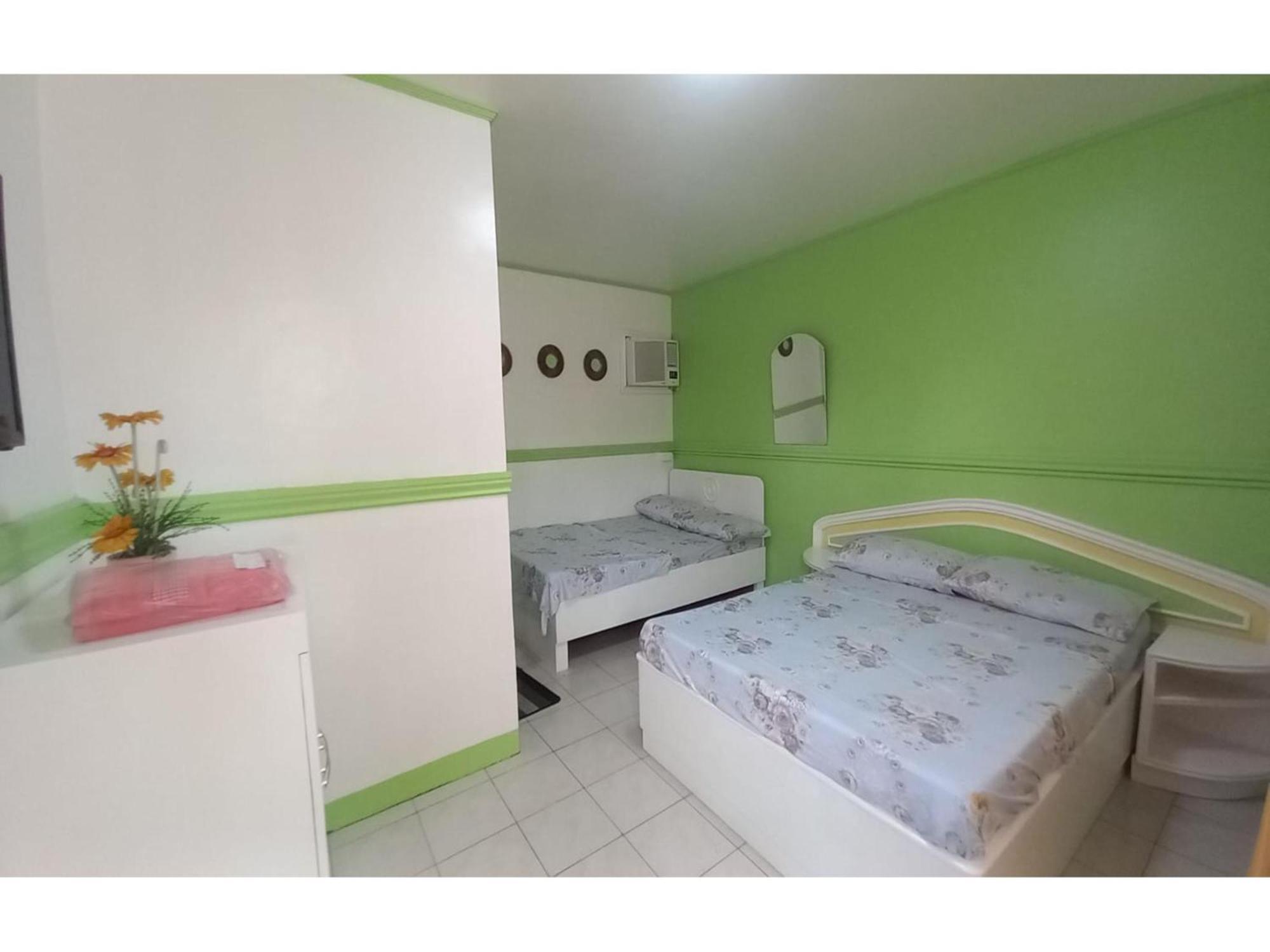 Oyo 1048 Jomckayl Apartelle Naga  Bagian luar foto